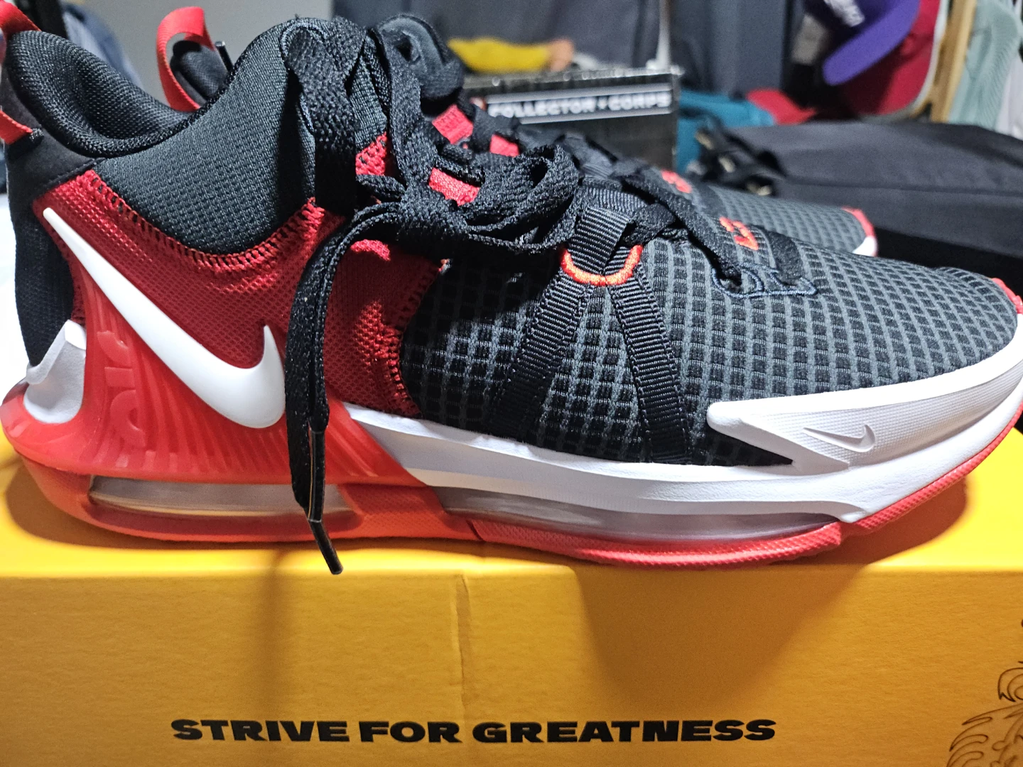 Nike LeBron Witness 5 Basketball Shoes - photo 4