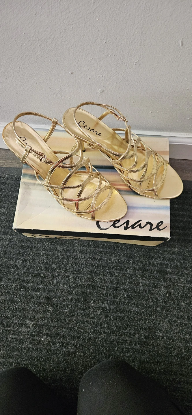 Cesare Gold Strappy Heels Size 8 1/2 - photo 2