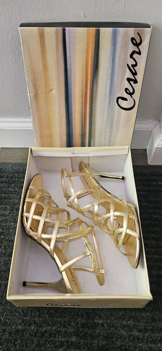 Cesare Gold Strappy Heels Size 8 1/2 - photo 3