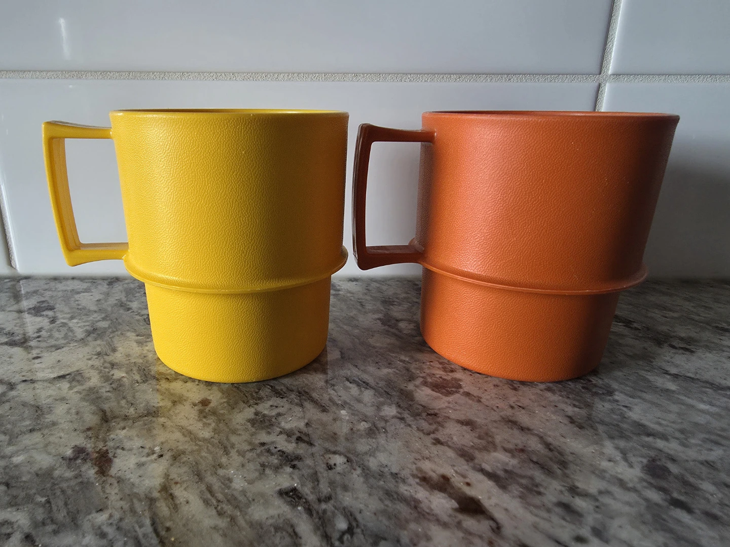 *Vintage* Tupperware Mugs - photo 2