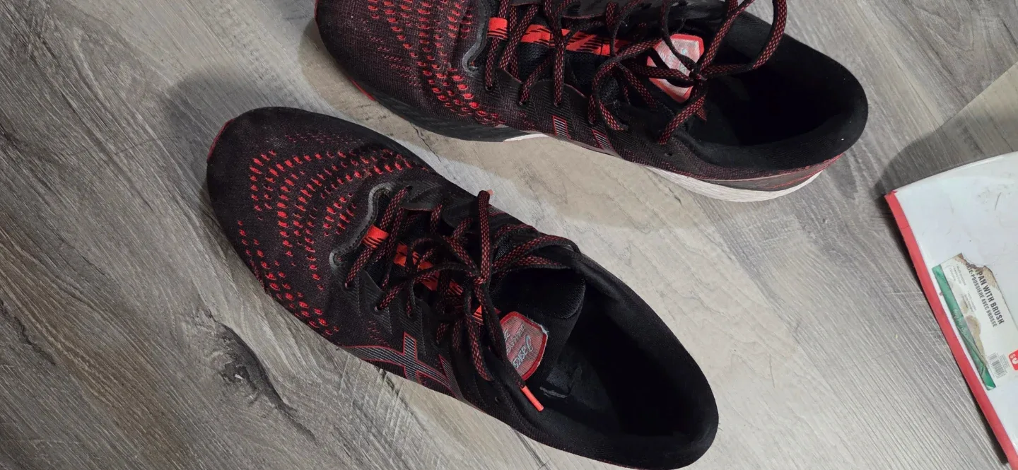 ASICS Gel-Kayano 28 Running Shoes Men's Size 12, Black/Red