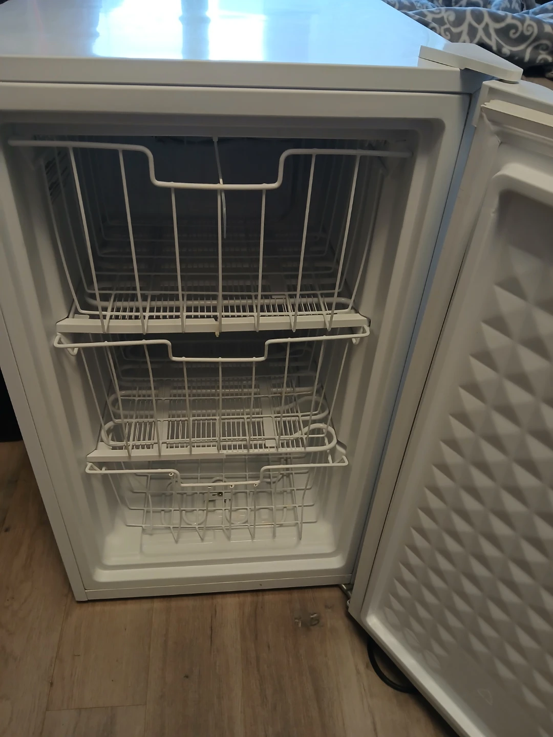 3 cube upright Arctic King Freezer