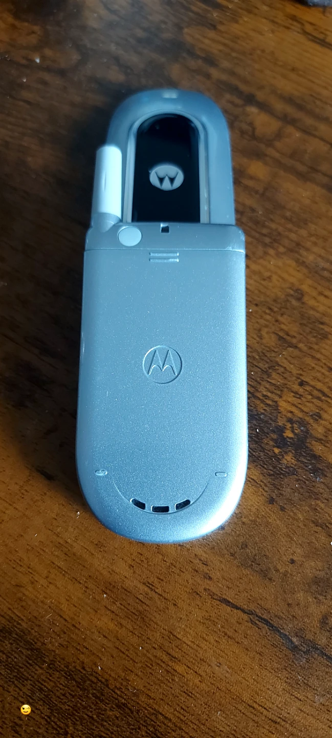 Motorola V170 Flip Phone - Silver - photo 2