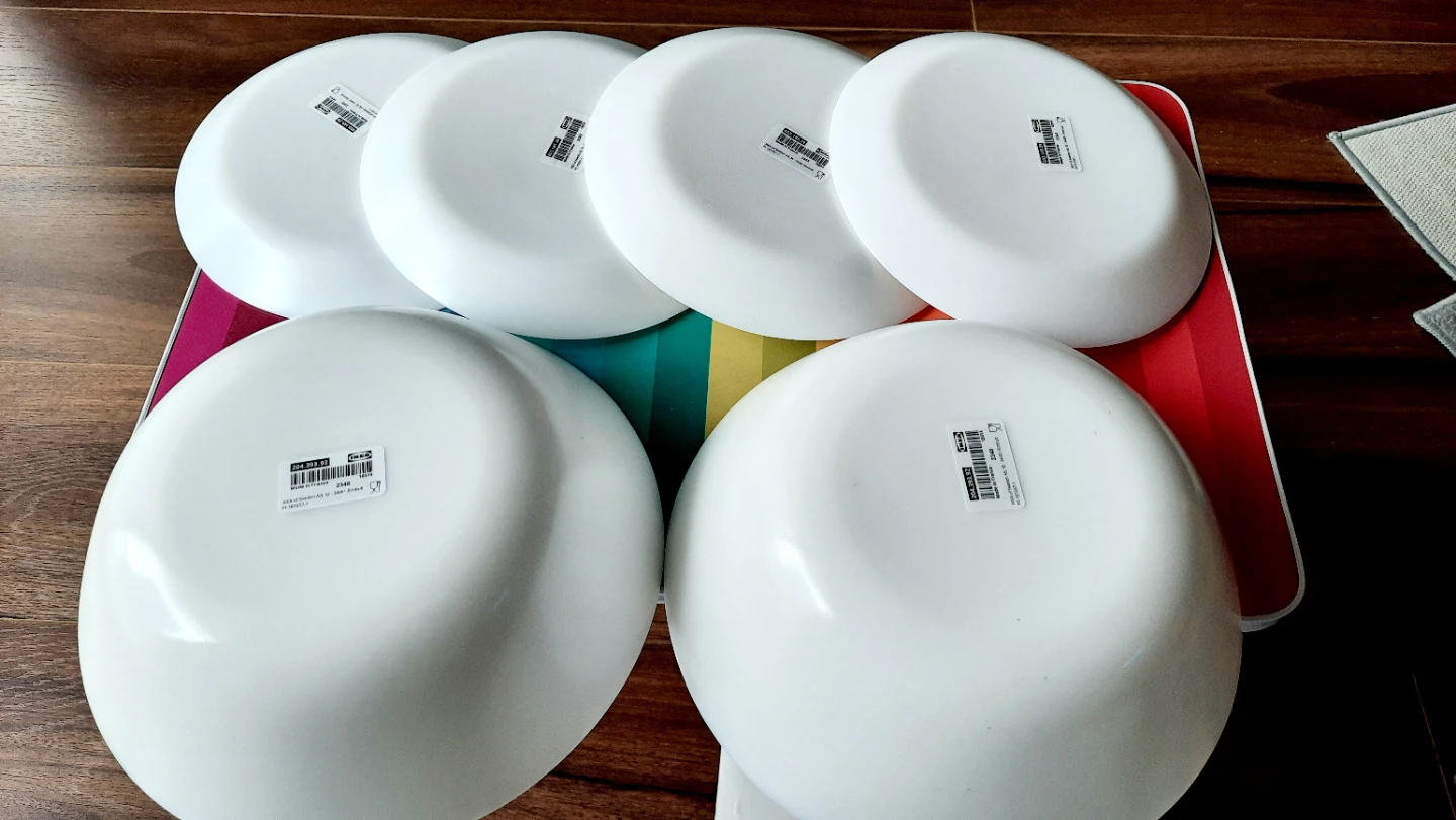 BRAND NEW(Label) Set of 4 Side plates and 2 Serving bowl - photo 2