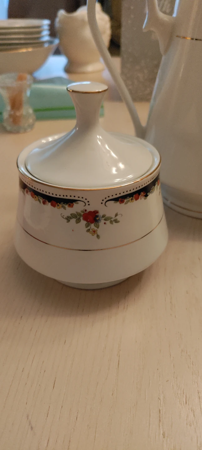 White Ceramic Teapot with Floral Design - photo 3
