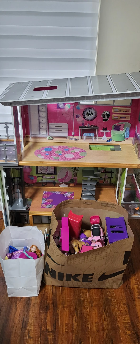 Dollhouse with Accessories and Dolls - photo 3