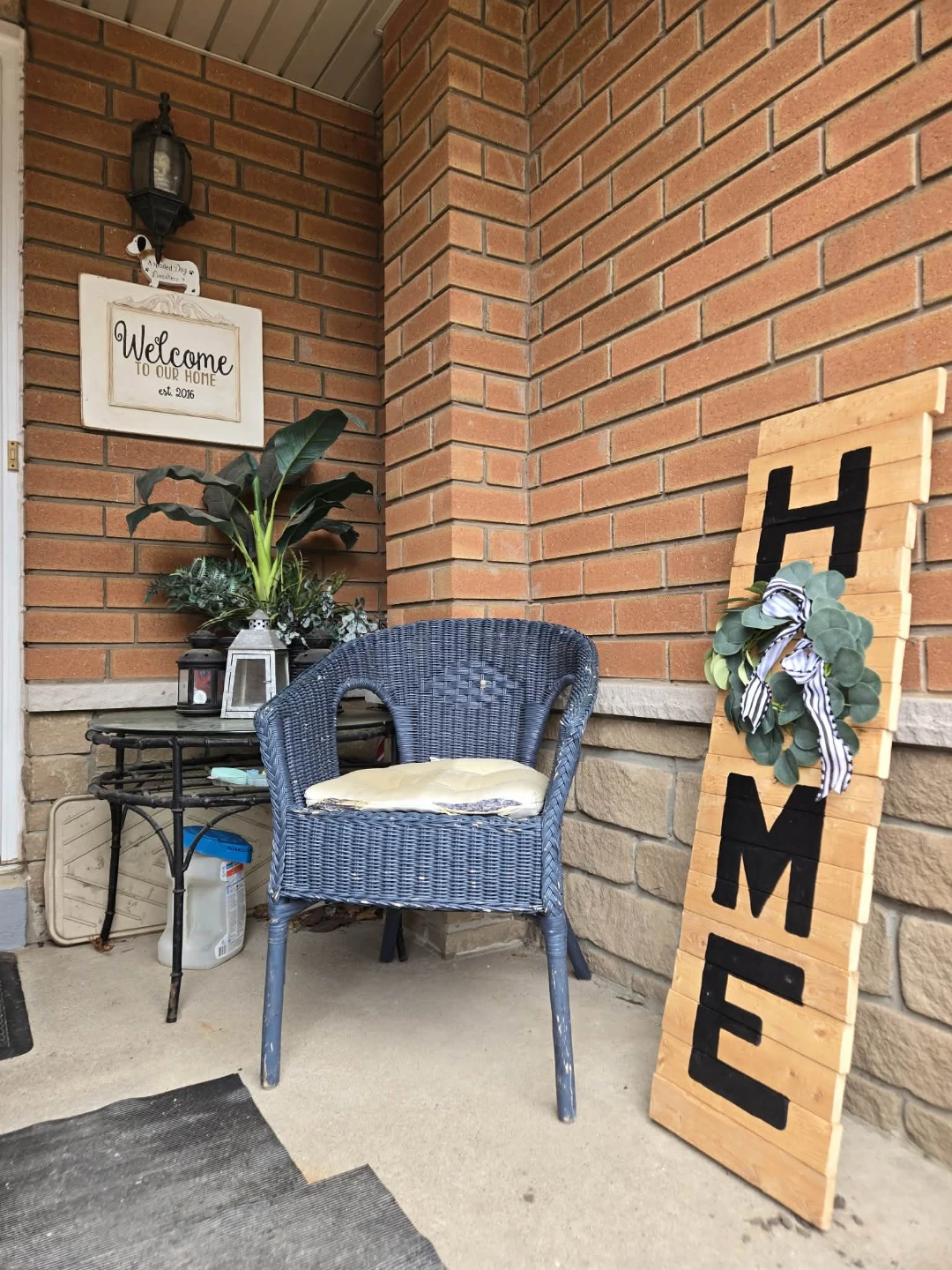 Wooden HOME porch sign with wreath - photo 2