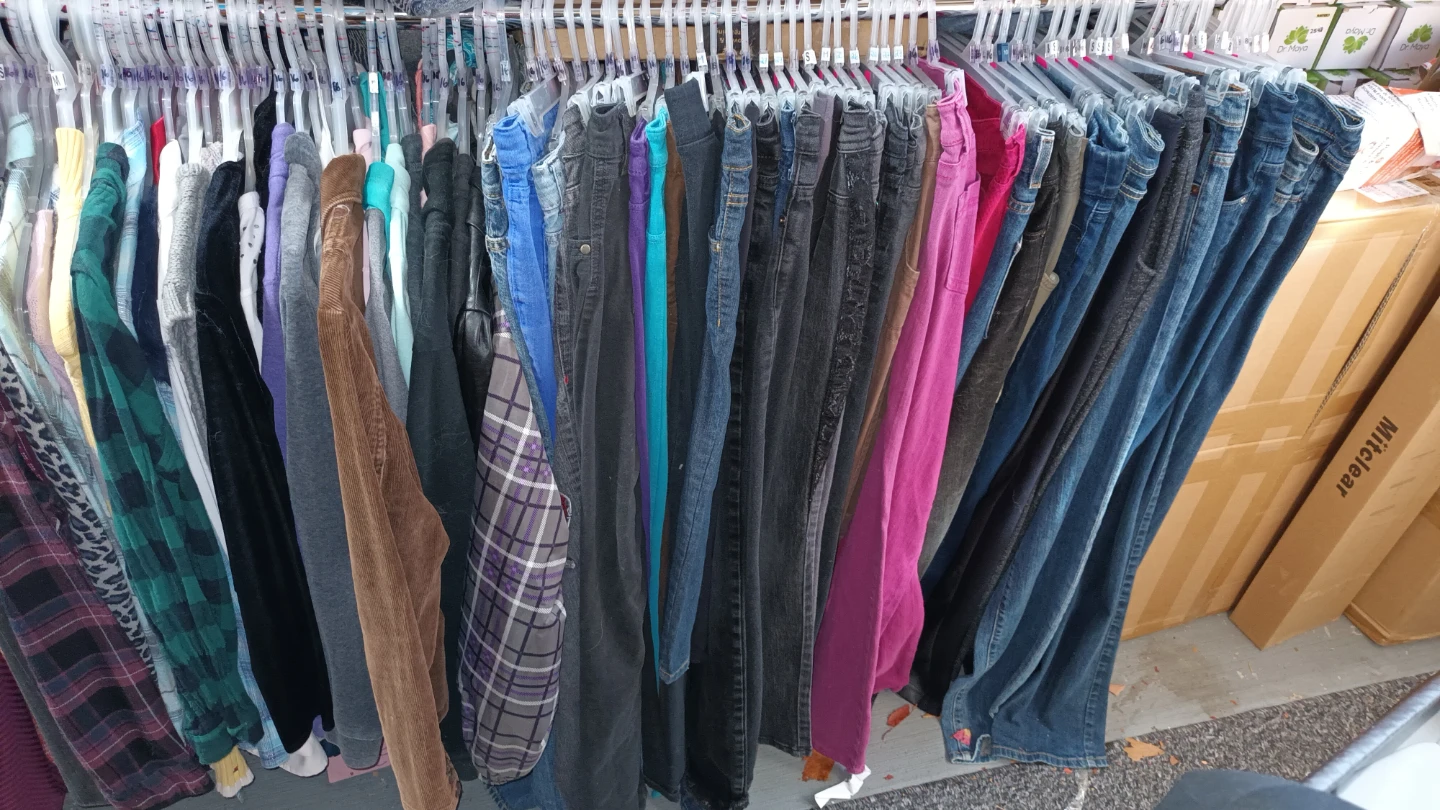 Huge Assorted Women's xs/sm & Girls 16 Clothing Lot - photo 2