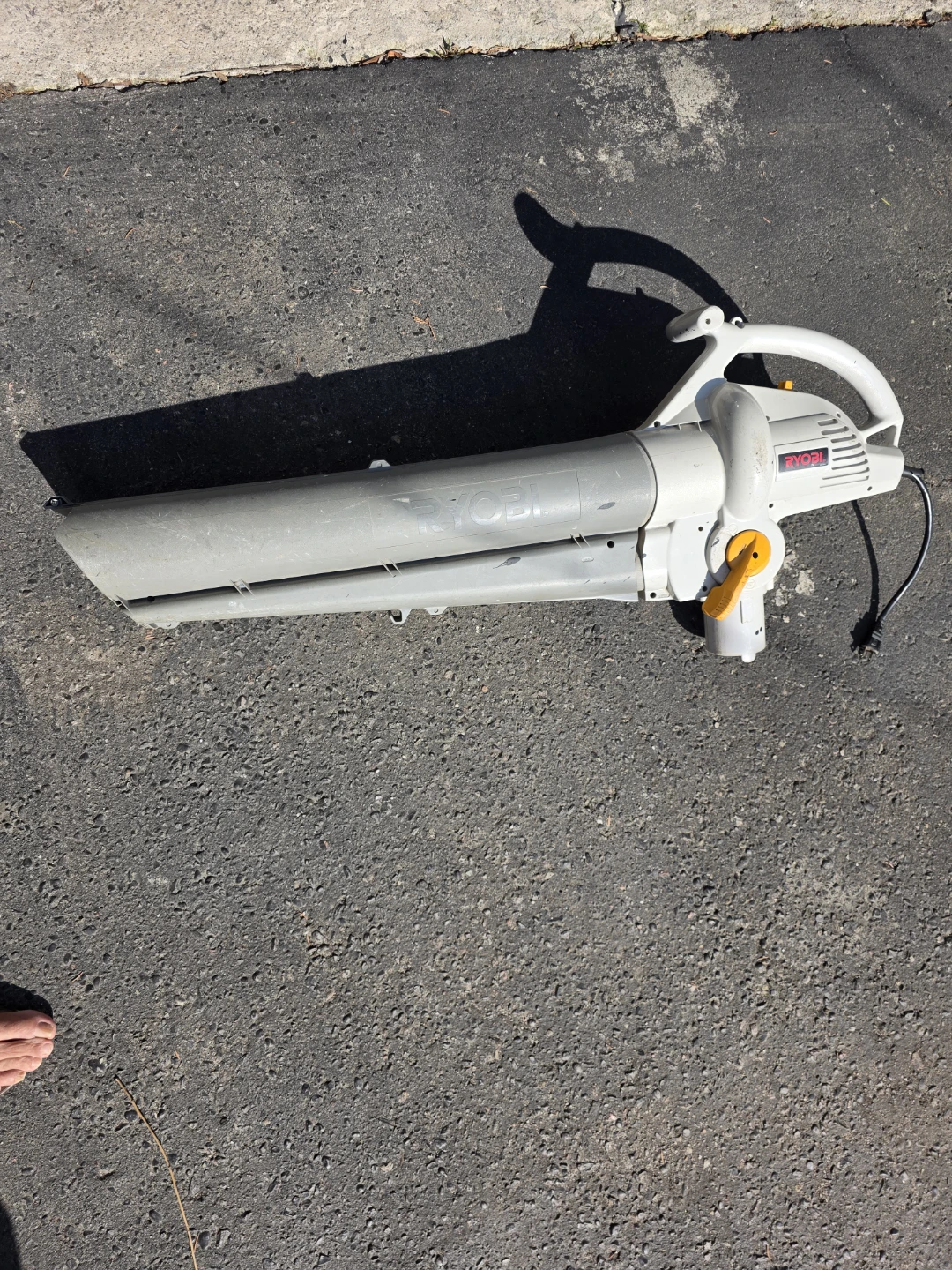 Ryobi RESV1300 Electric Leaf Blower/Vacuum - photo 4