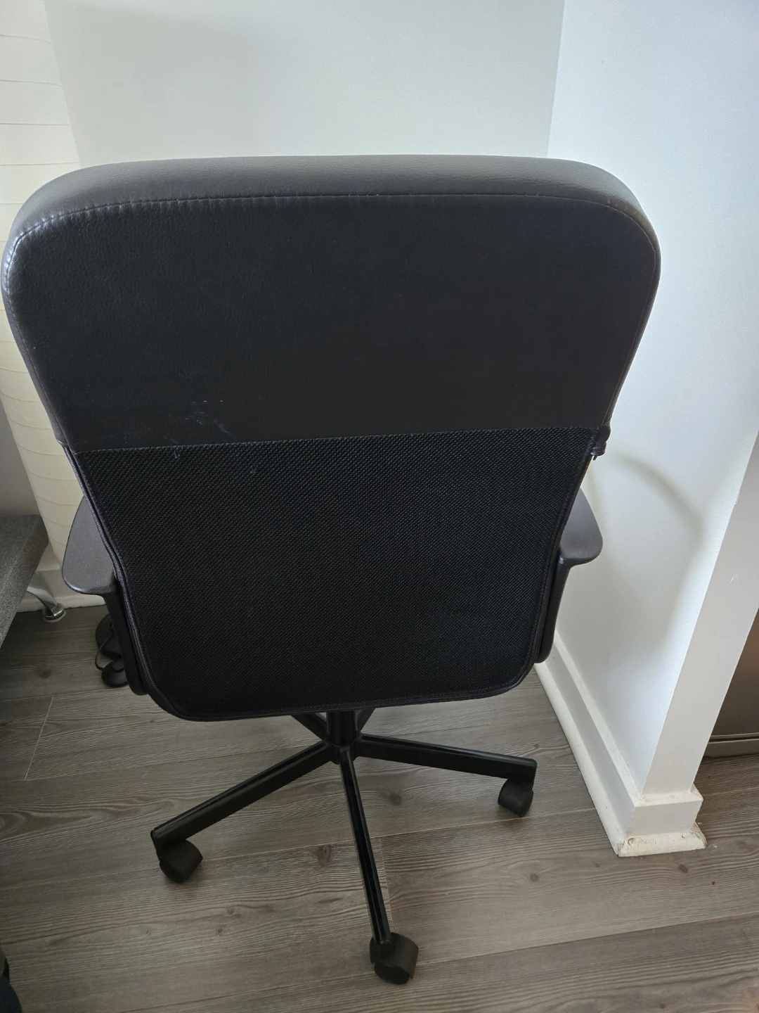 Black Office Chair - photo 2