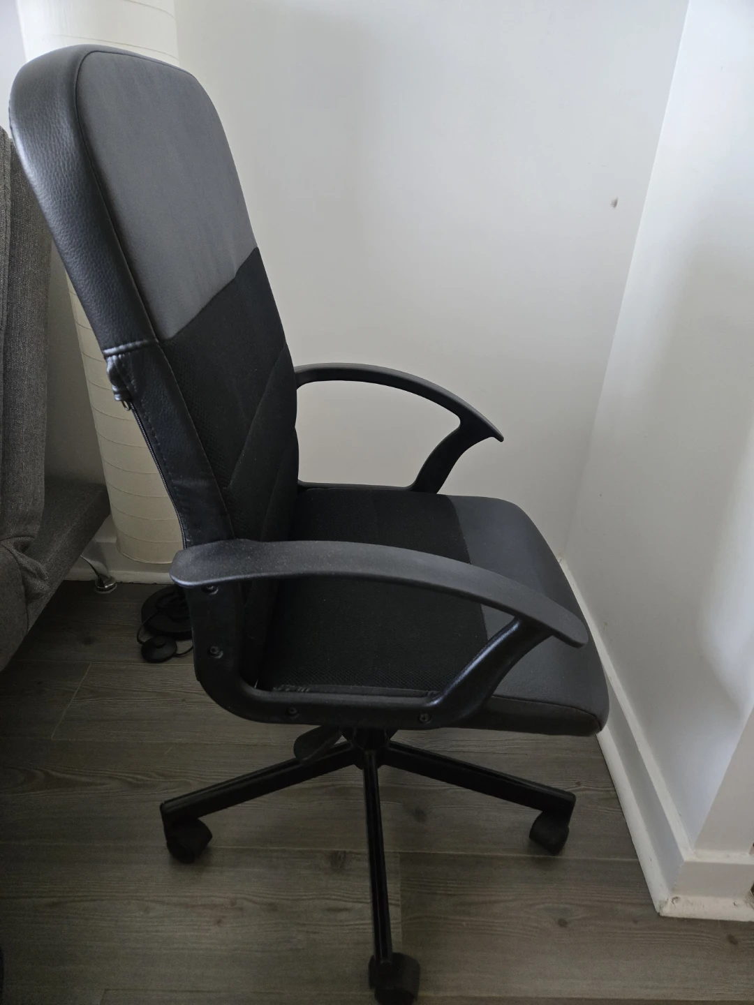 Black Office Chair - photo 3