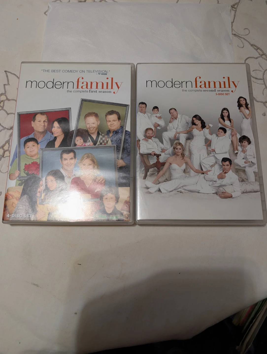 Modern Family Seasons 1 & 2 DVD Set - photo 2