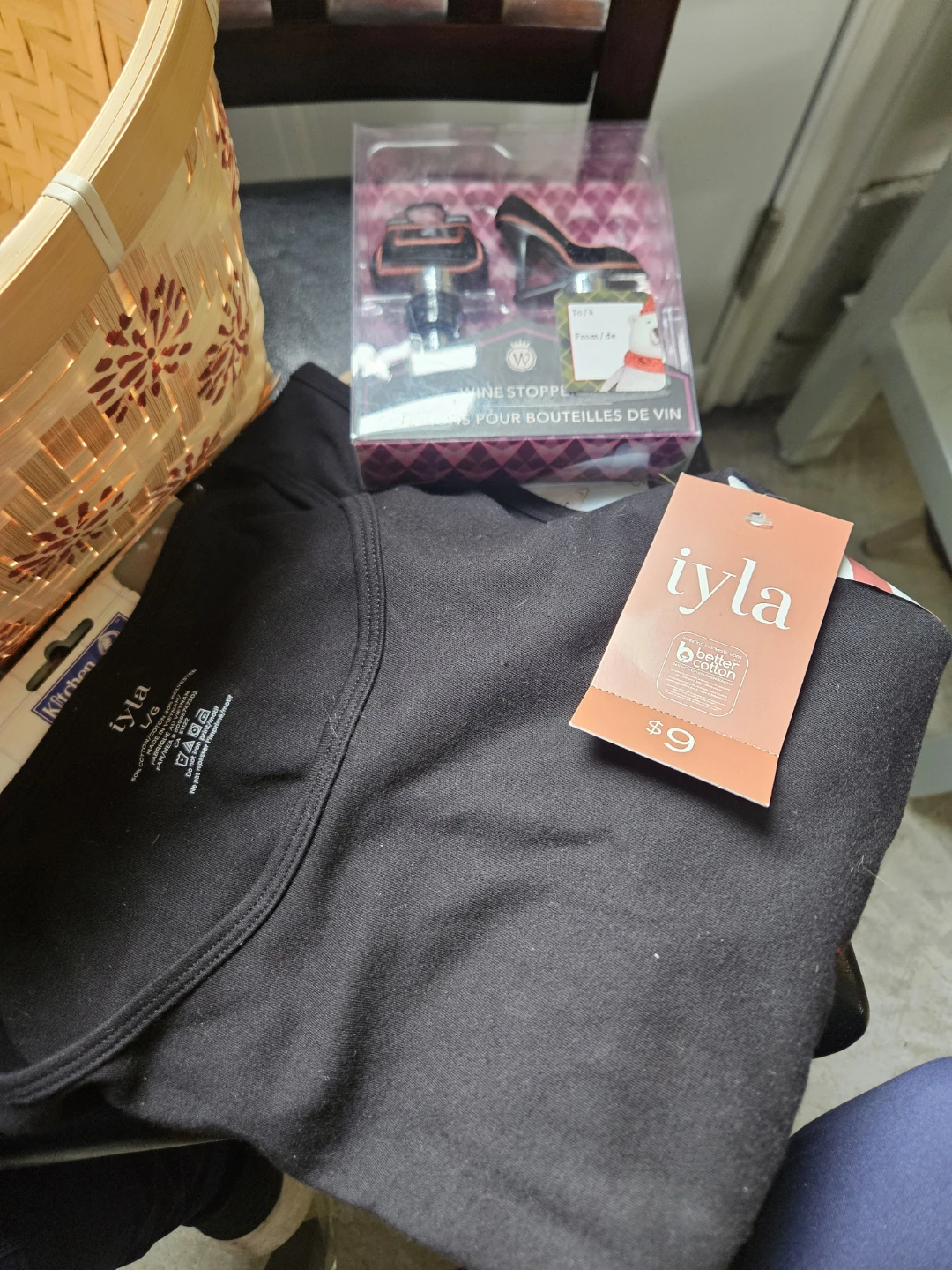 Women's Gift Basket with new top, fan, wine set, and more - photo 2