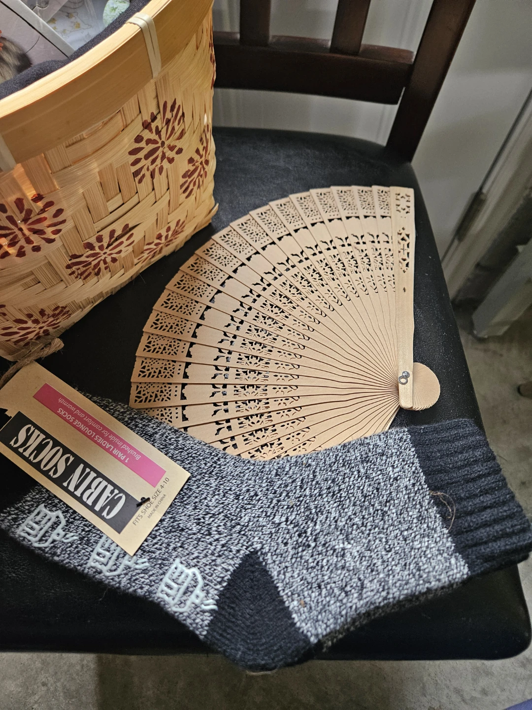 Women's Gift Basket with new top, fan, wine set, and more - photo 4