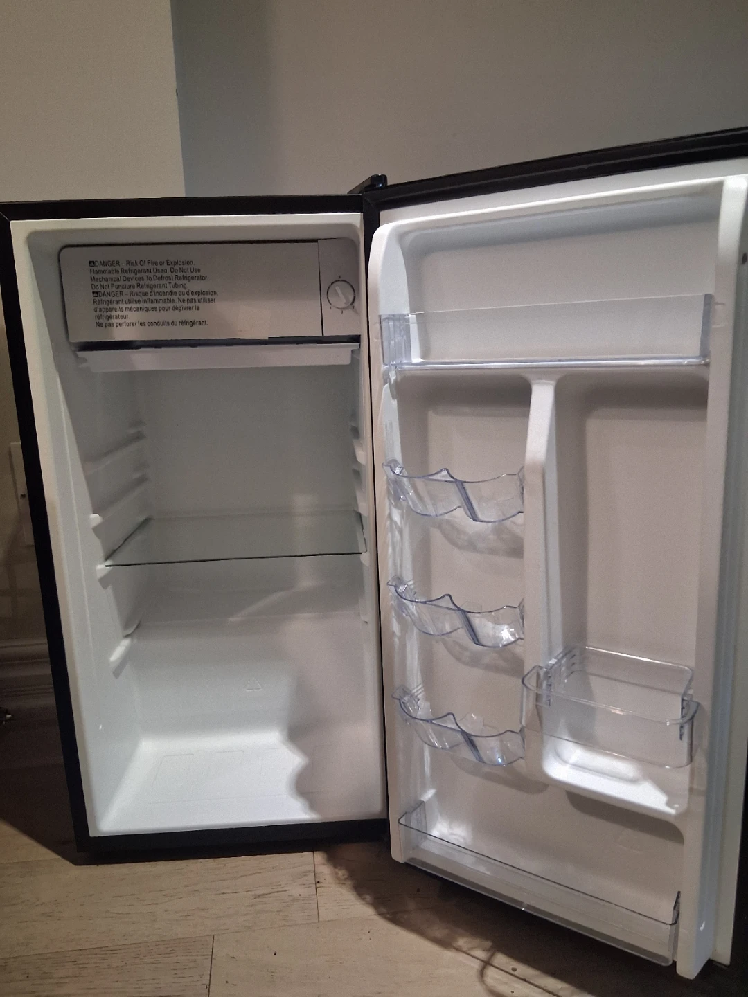 Hamilton Beach Mini Fridge. Freezer and cooler