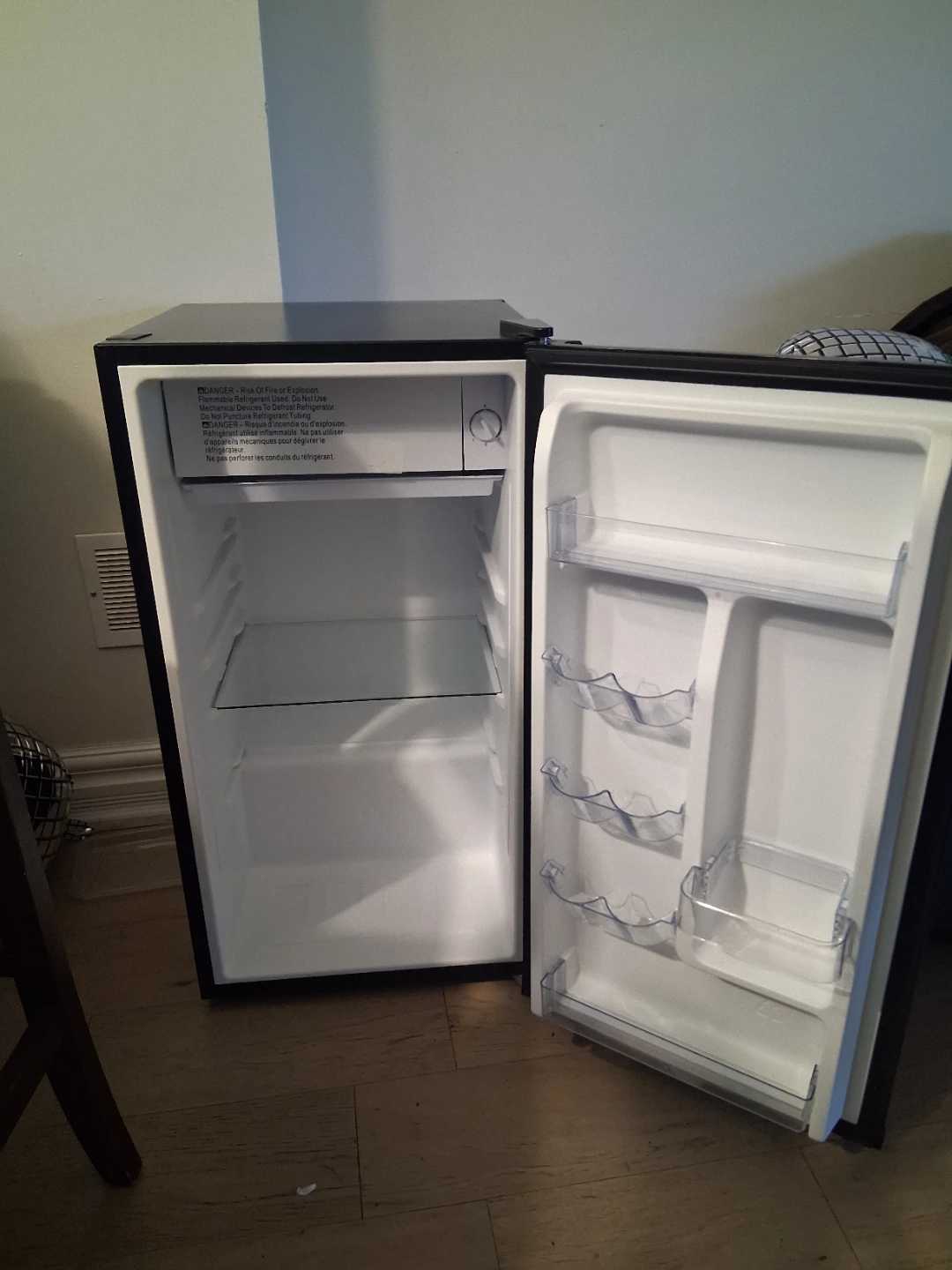 Hamilton Beach Mini Fridge. Freezer and cooler - photo 2