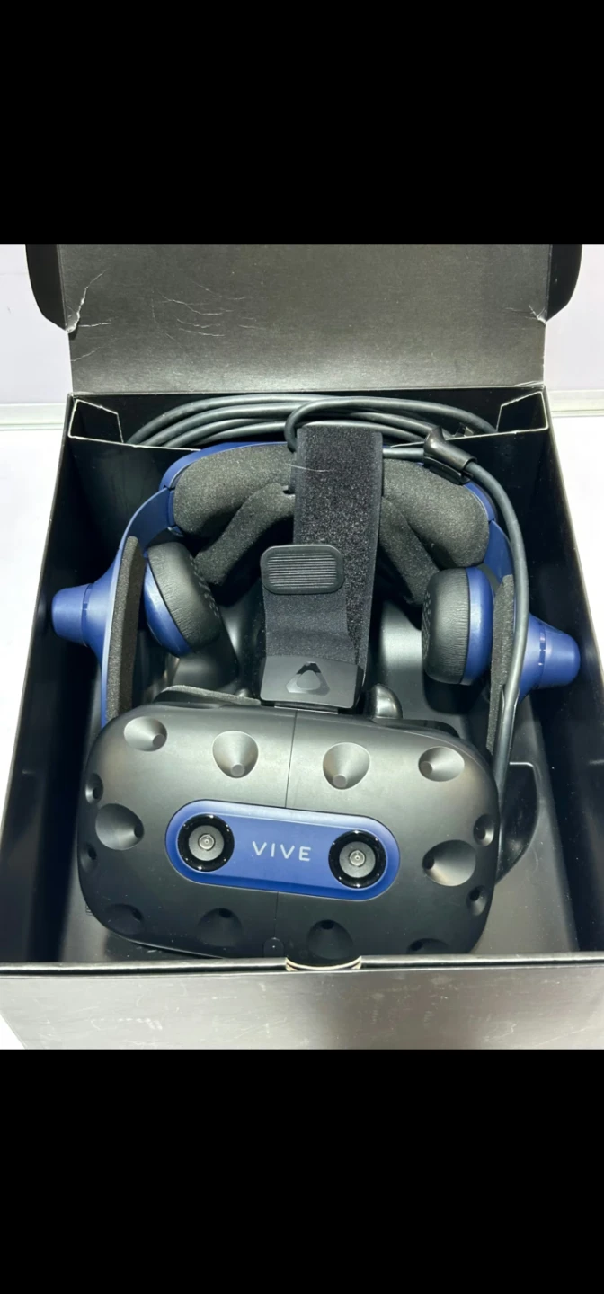 HTC VIVE Pro 2 VR Headset - photo 3