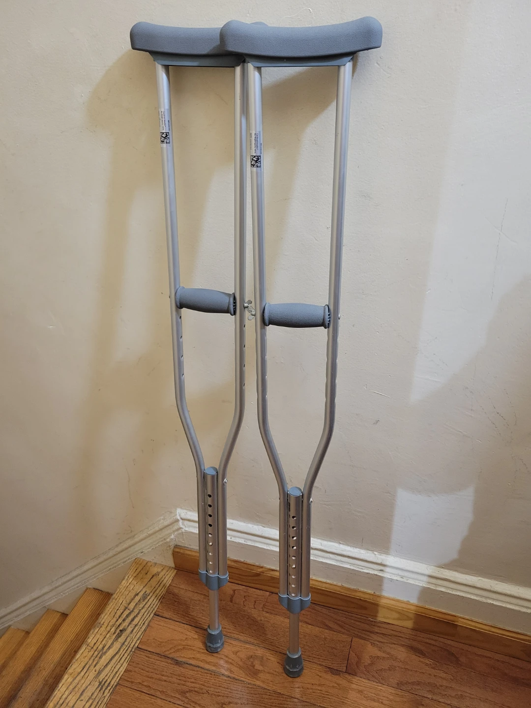 Aluminum Crutches with Padded Handgrips