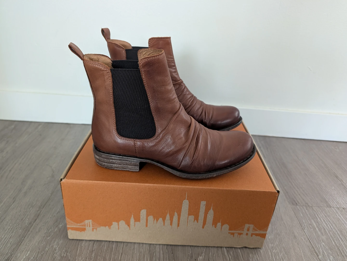 Miz Mooz Lissie Brown Leather Chelsea Boots NWB