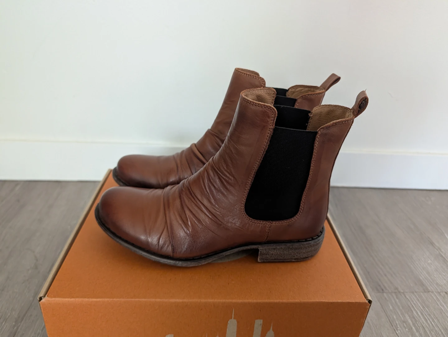 Miz Mooz Lissie Brown Leather Chelsea Boots NWB - photo 3