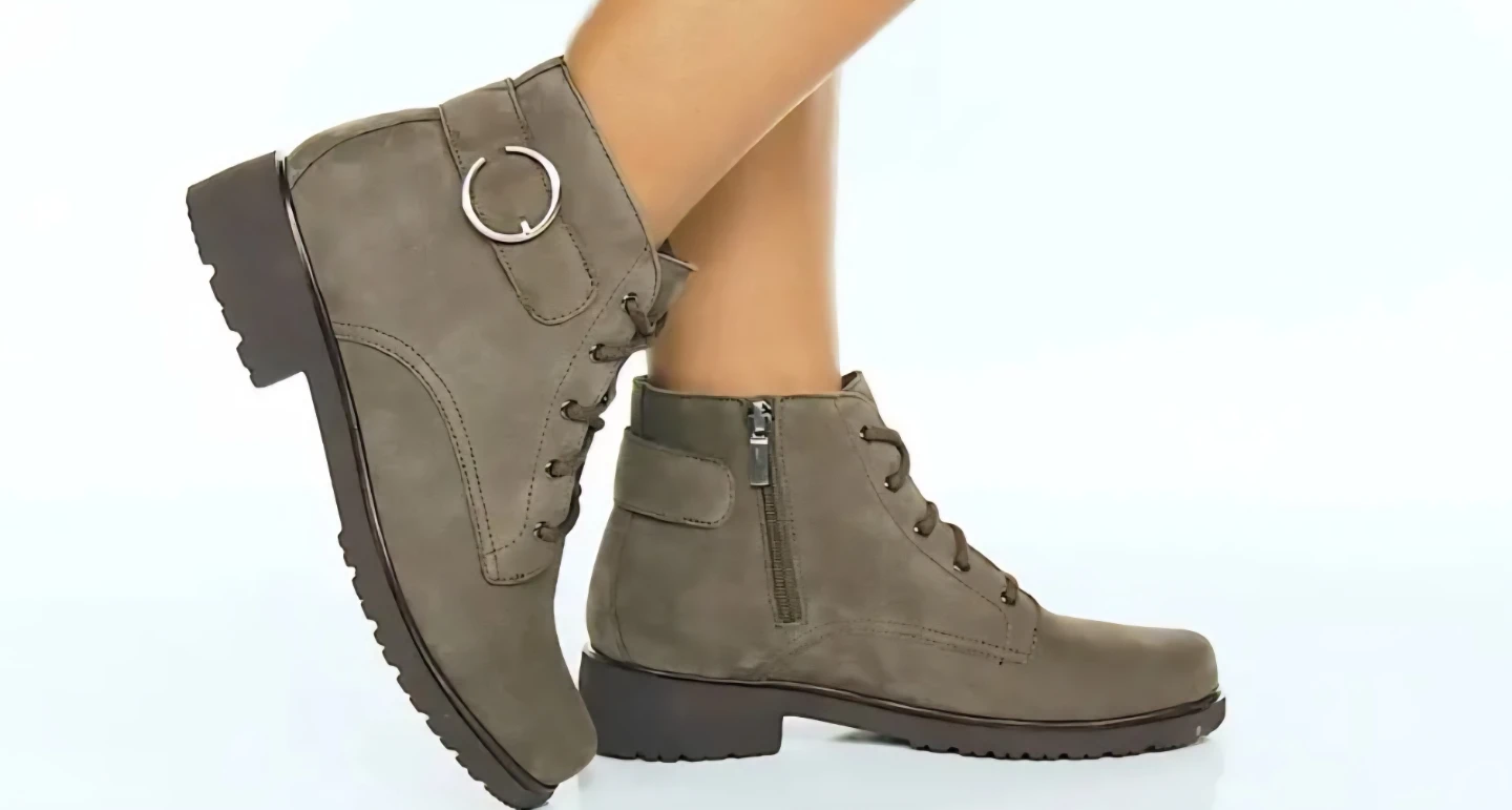 Brand new Munro Women's Leather Ankle Boots