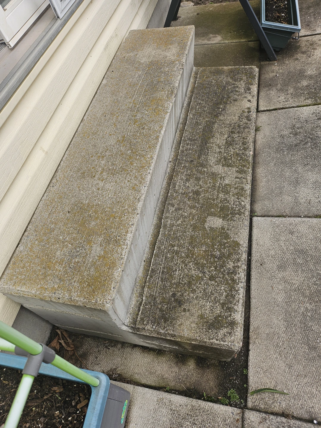 Concrete steps 4 feet long 2 step