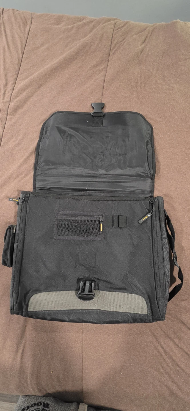 Targus Messenger Bag - photo 2