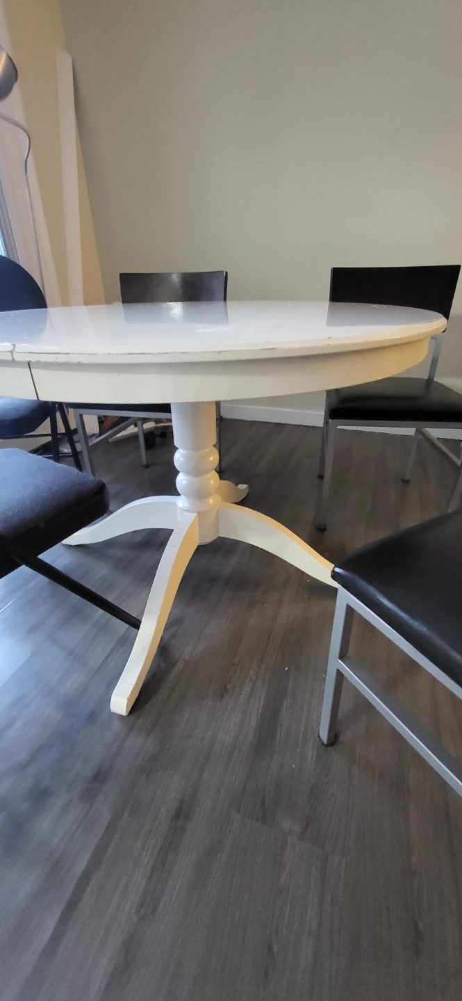 White Oval Dining Table with Leaf Extenders