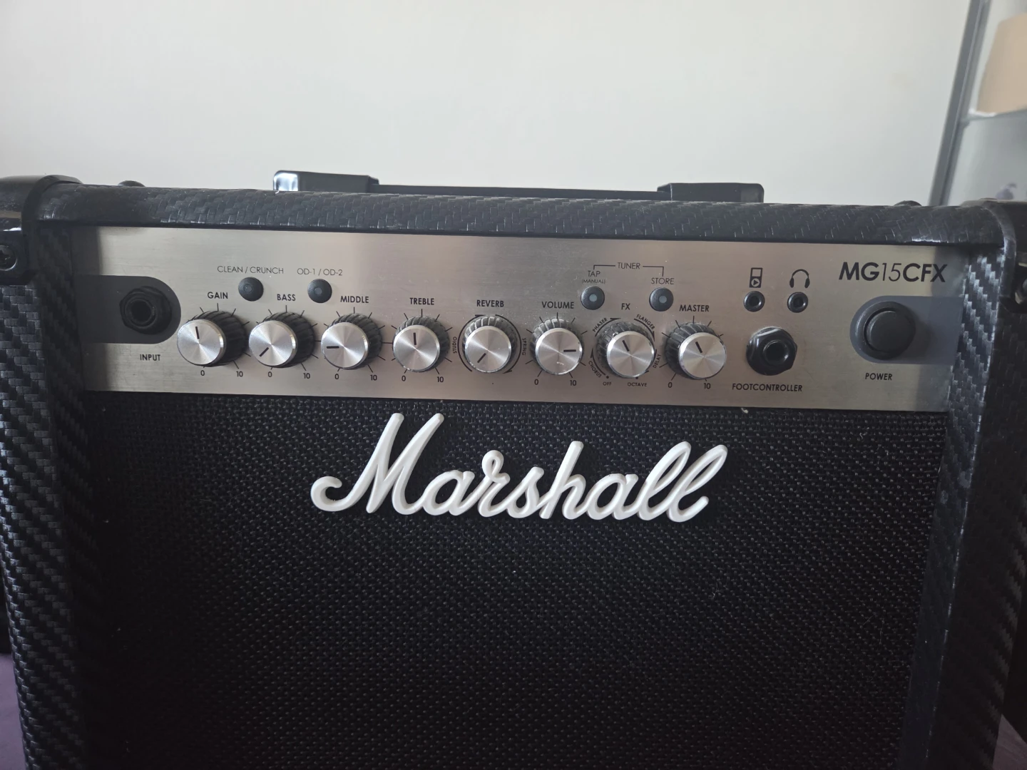 Marshall MG15CFX 40 Watts Guitar Amplifier - photo 2