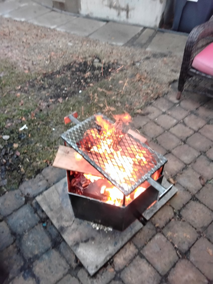 Heavy Duty Metal Fire Pit with Grill Grate