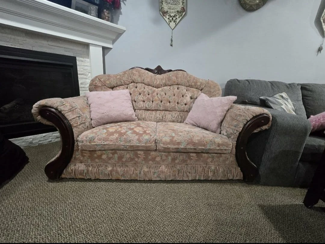 2 New sofas or couches - photo 4