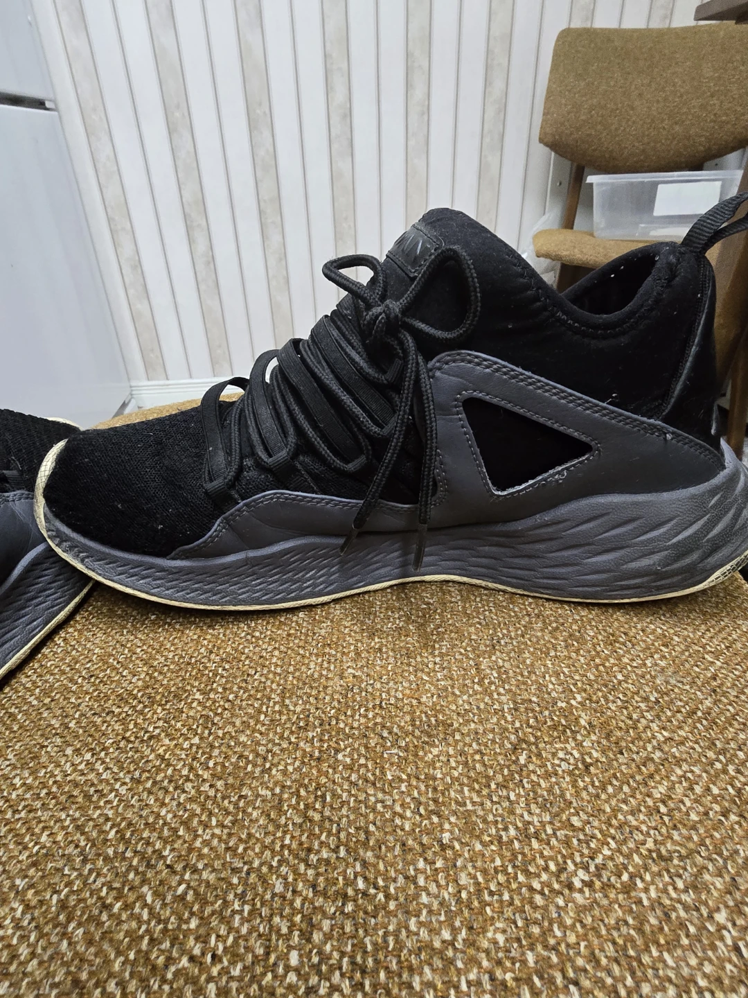 Black Jordan Sneakers Men's Size 11 - photo 3
