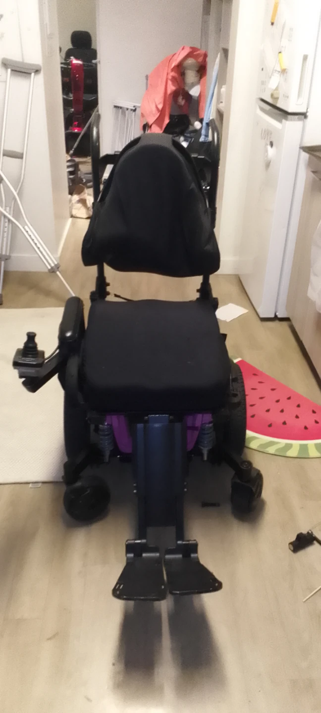 Quantum Power Wheelchair - Pink - photo 3