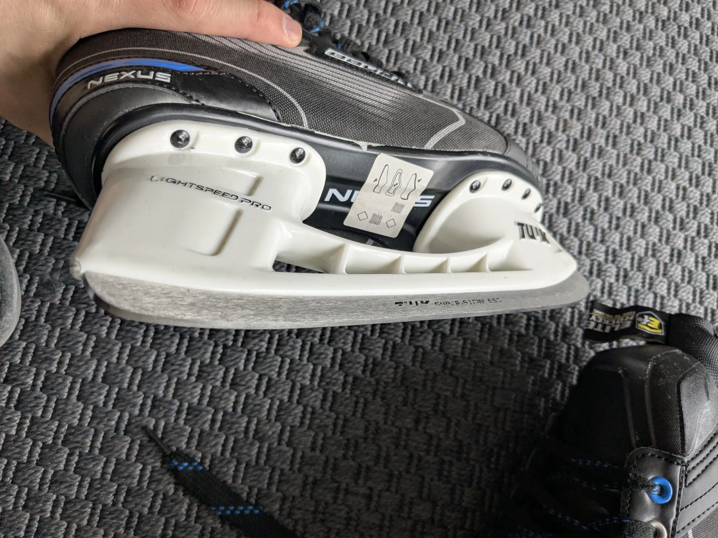 Bauer Nexus 77 Senior Hockey Skates - Size 7.5 - photo 2