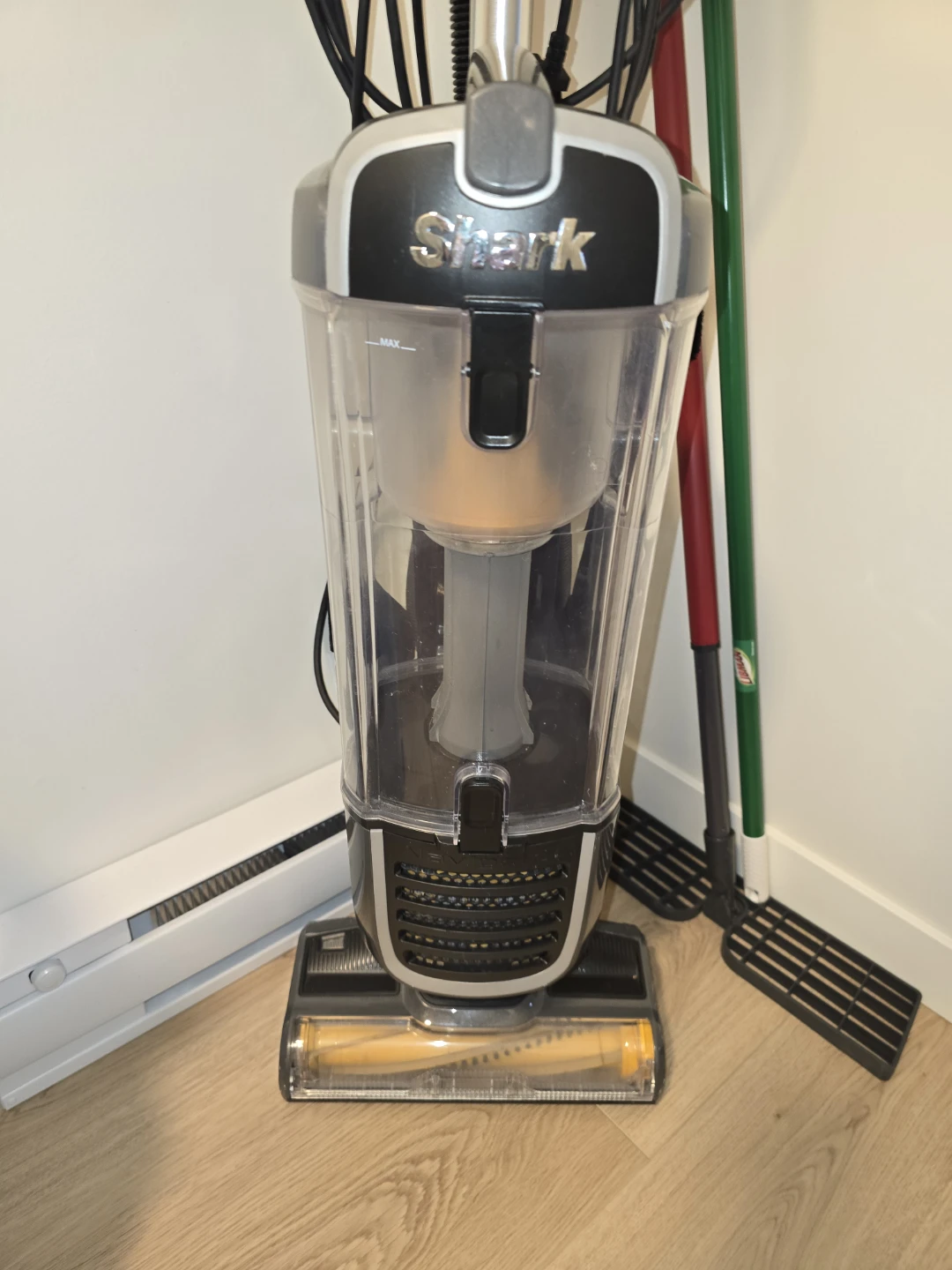 SHARK NAVIGATOR UPRIGHT VACUUM - photo 2