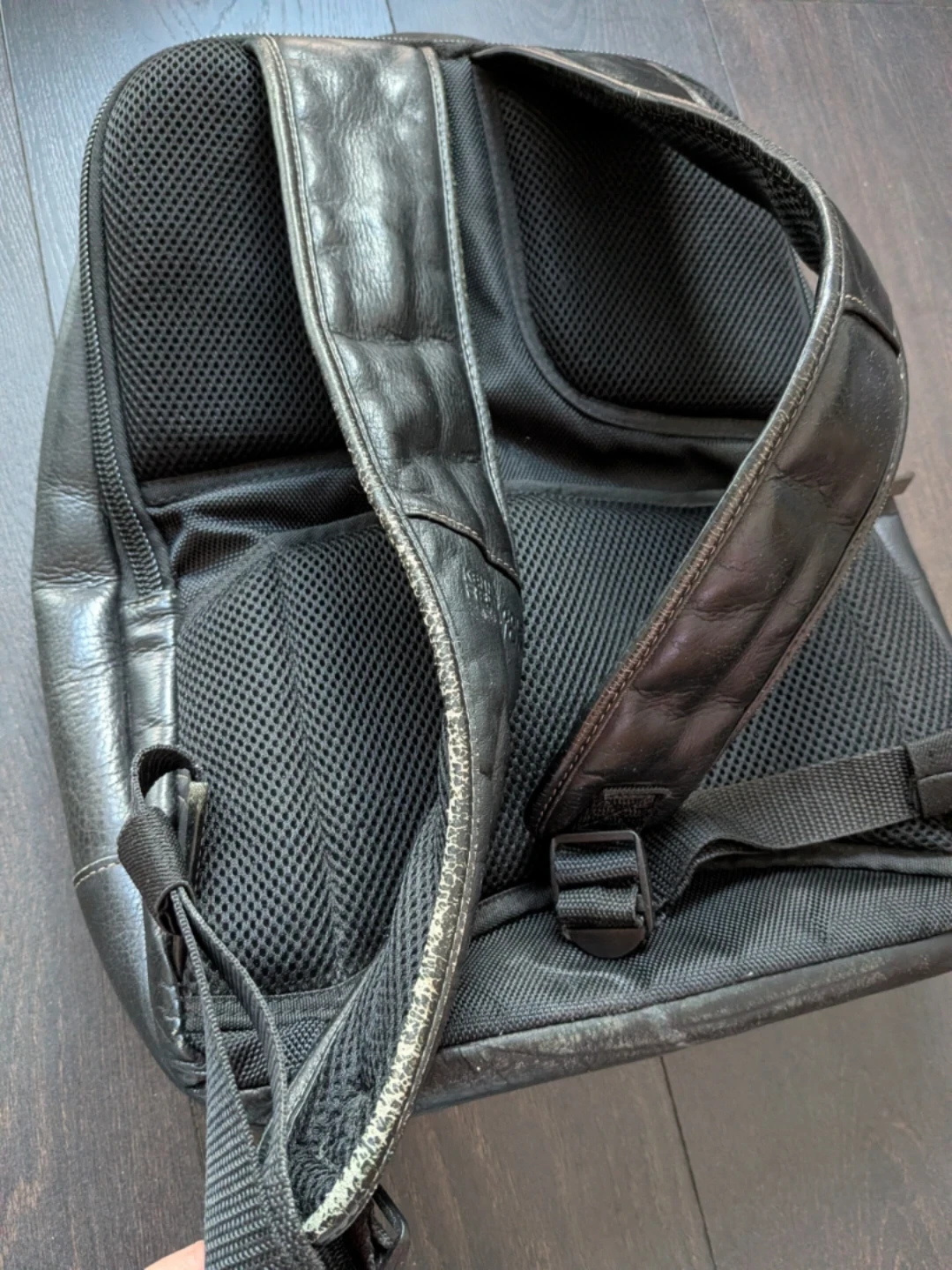 Kenneth Cole Black Genuine Leather Backpack - Used condition - photo 2