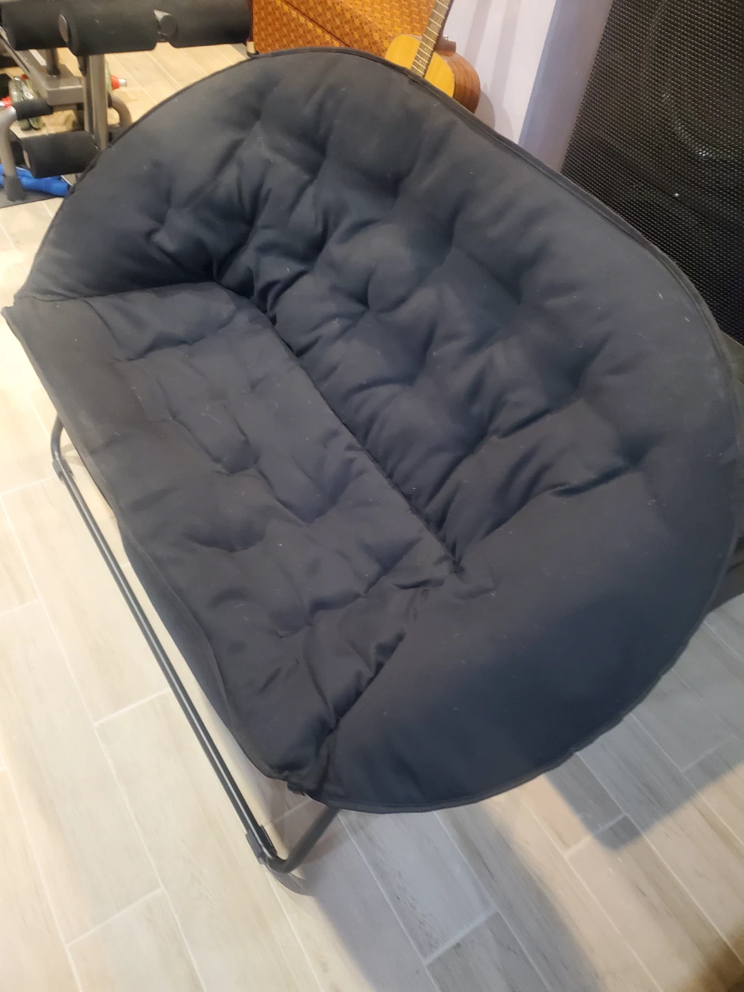 Black saucer folding chair