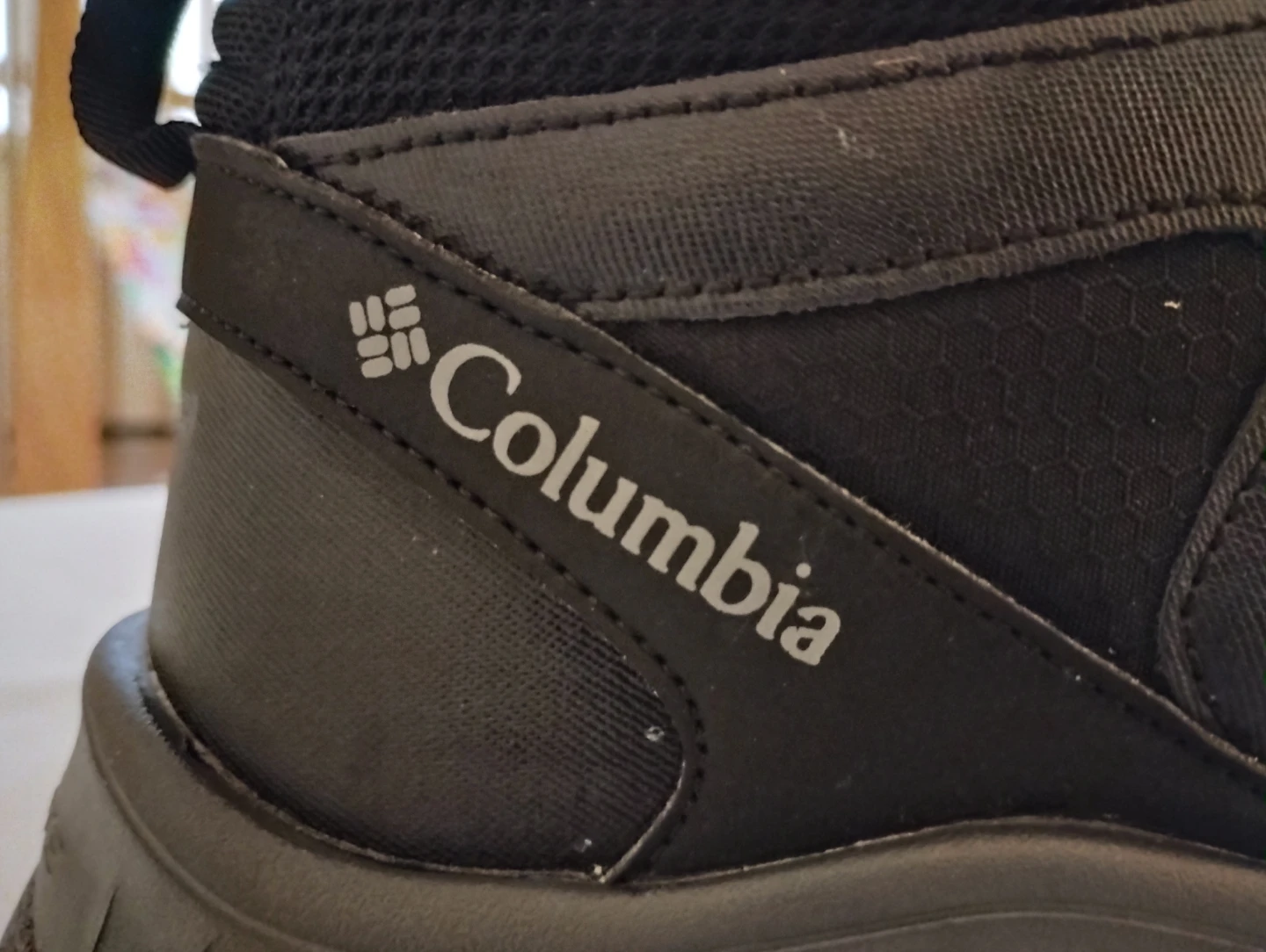 Boys/Men's size 7 Columbia Black Hiking Boots - photo 3
