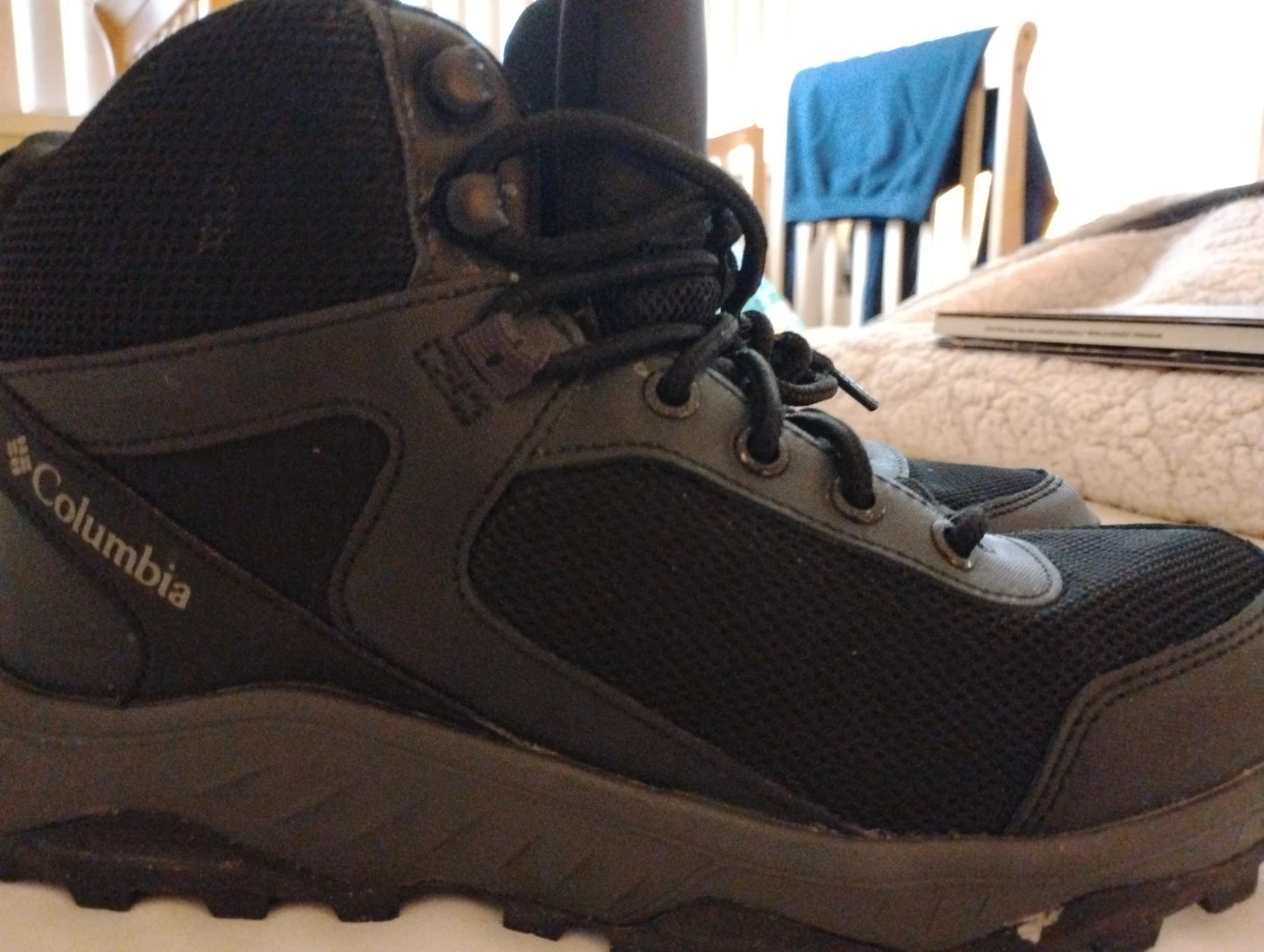 Boys/Men's size 7 Columbia Black Hiking Boots - photo 4
