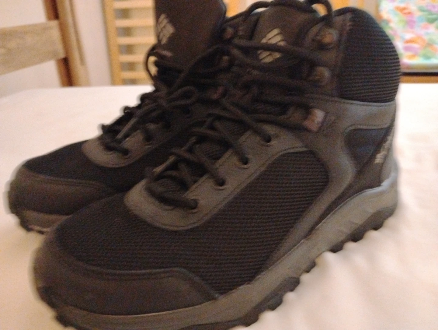 Boys/Men's size 7 Columbia Black Hiking Boots - photo 5