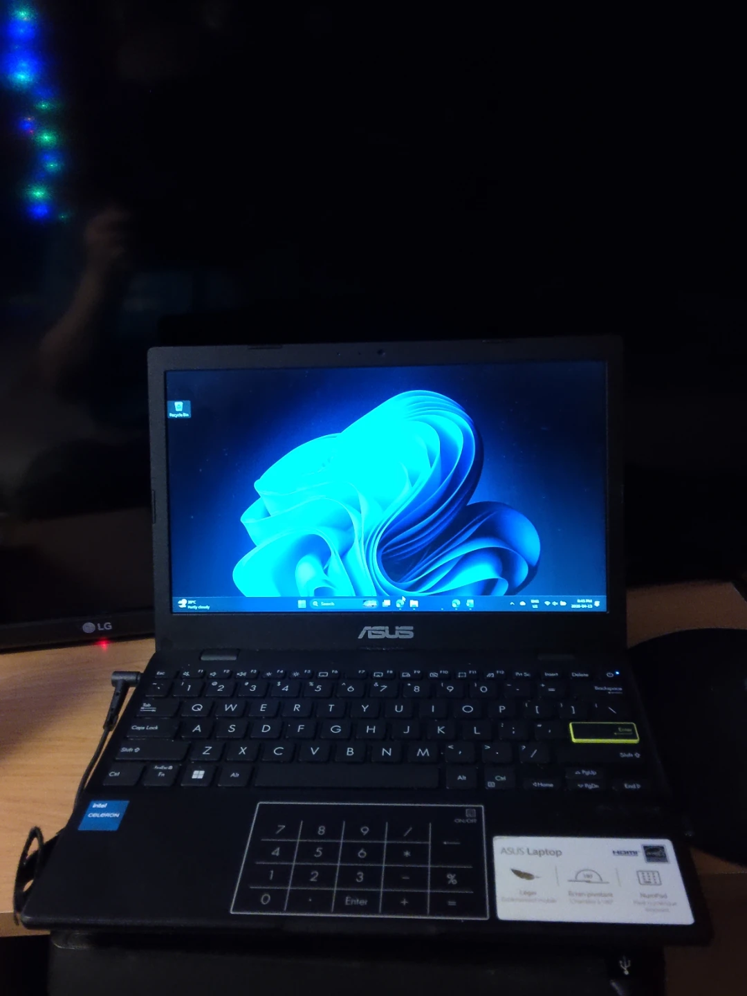ASUS VivoBook Laptop - Intel Celeron N4500