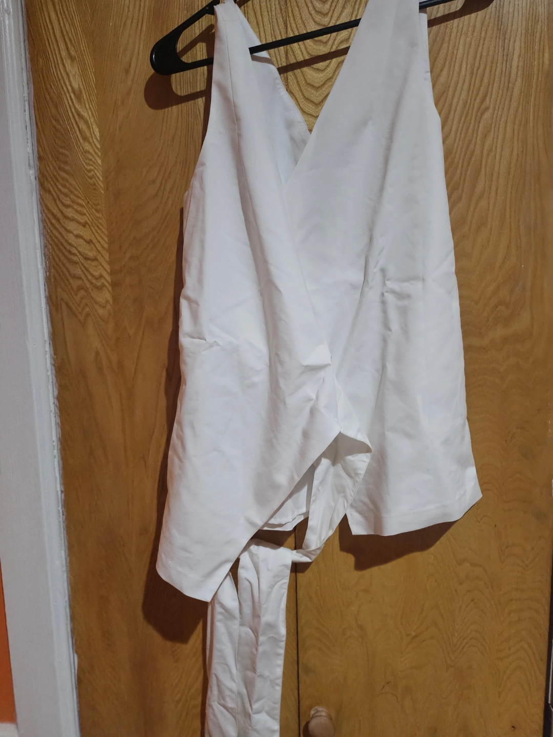 Club Monaco White Sleeveless V-Neck Top - Size S/P