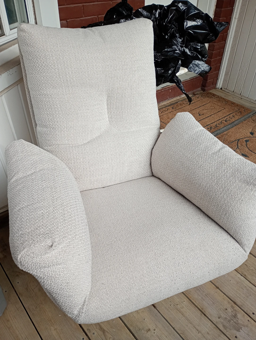 Cream Swivel ArmChair - Moving Sale - photo 2