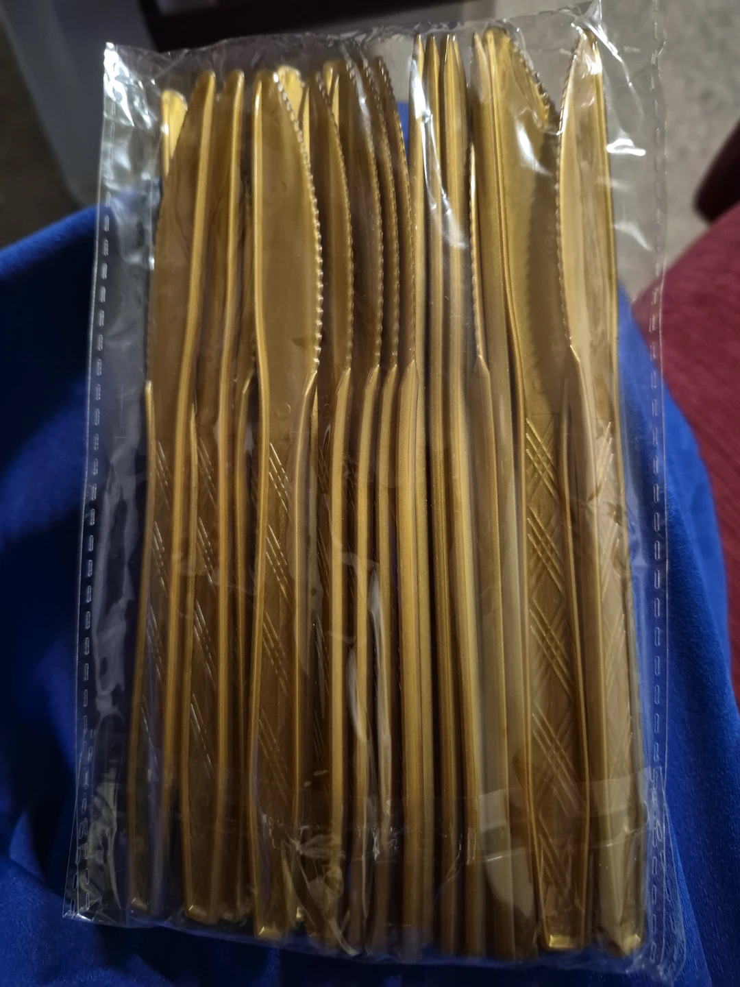 Gold Plastic Knives (Pack of 25)
