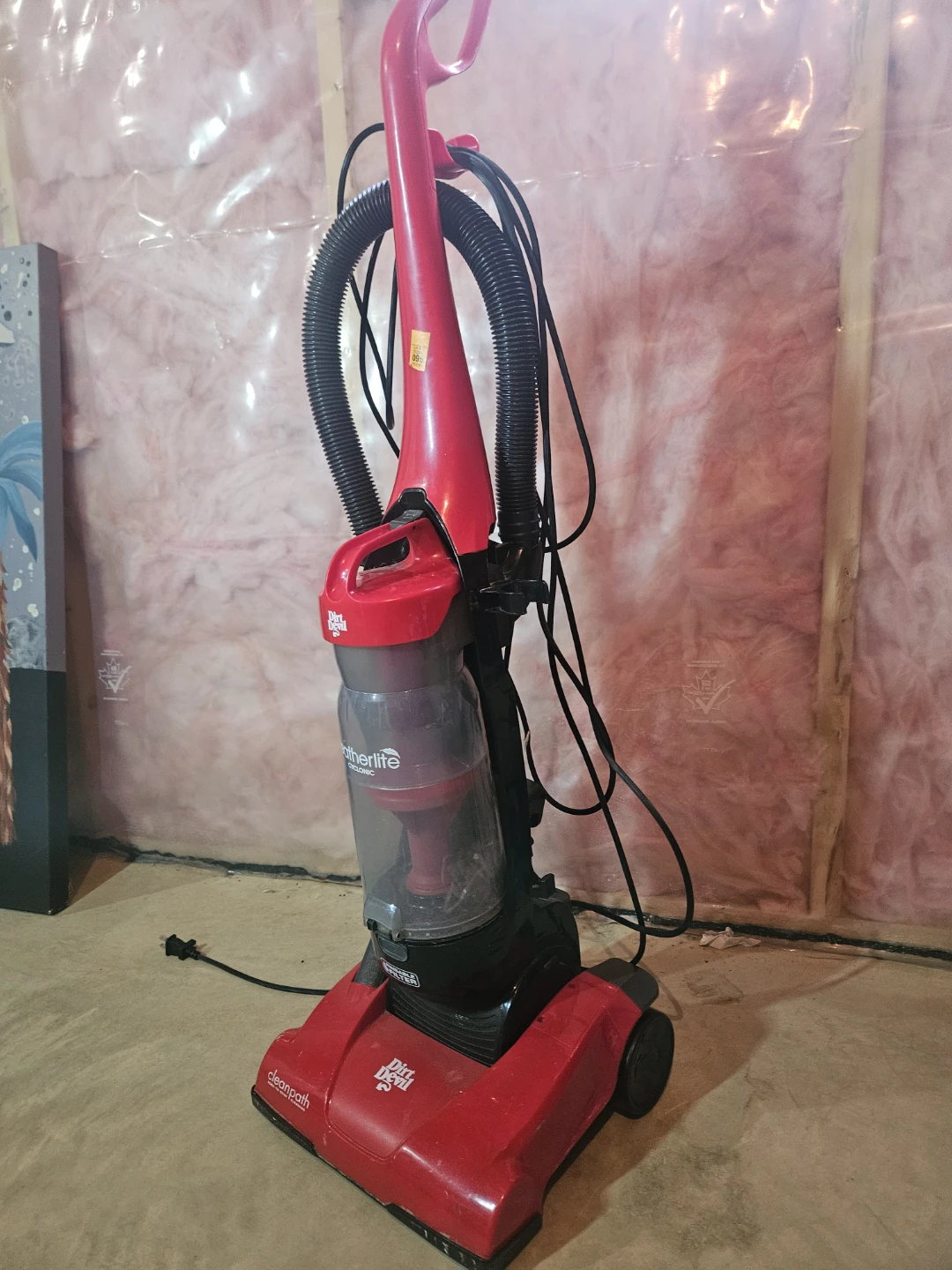Dirt Devil Featherlite Cyclonic Upright Vacuum Cleaner - photo 2