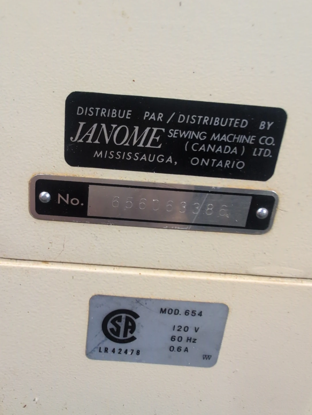 Janome 654 Sewing Machine - photo 3