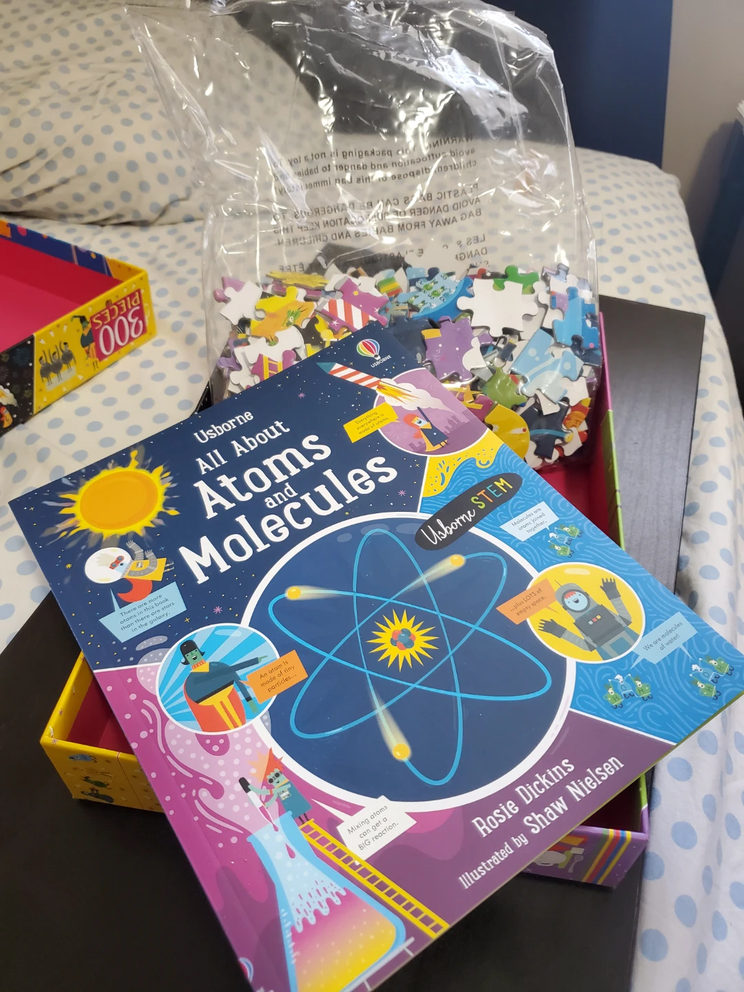 BOOK and JIGSAW Atoms & Molecules 300 peice puzzle - photo 3
