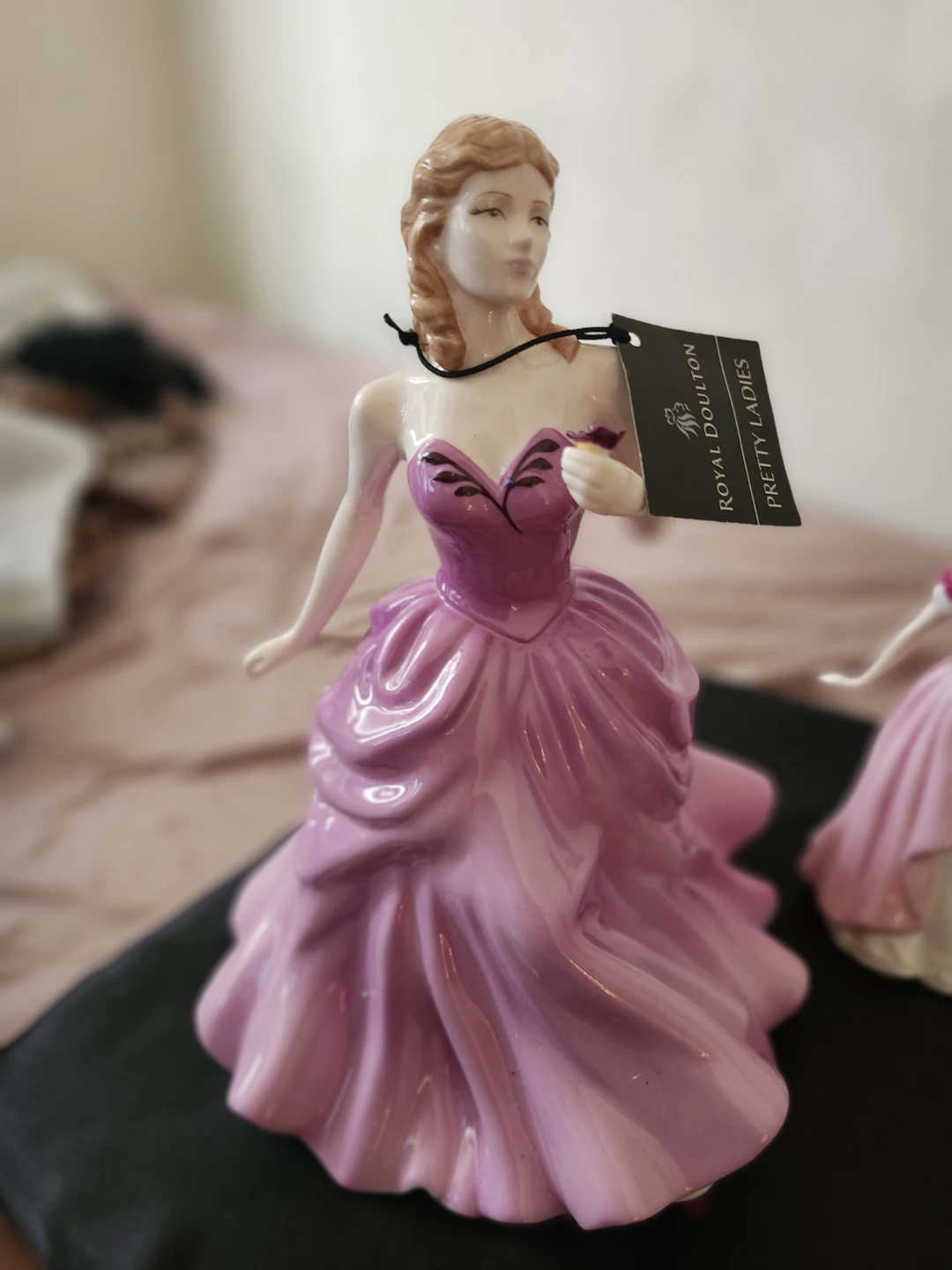 Royal Doulton Pretty Ladies Vicki & Victoria Figurine - photo 5