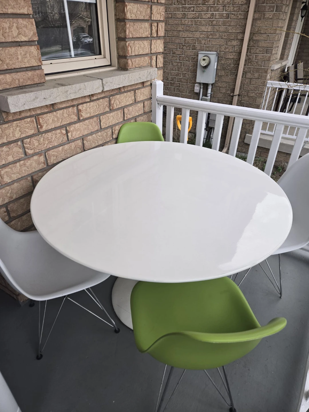 White Tulip Style Dining Table with 4 Chairs