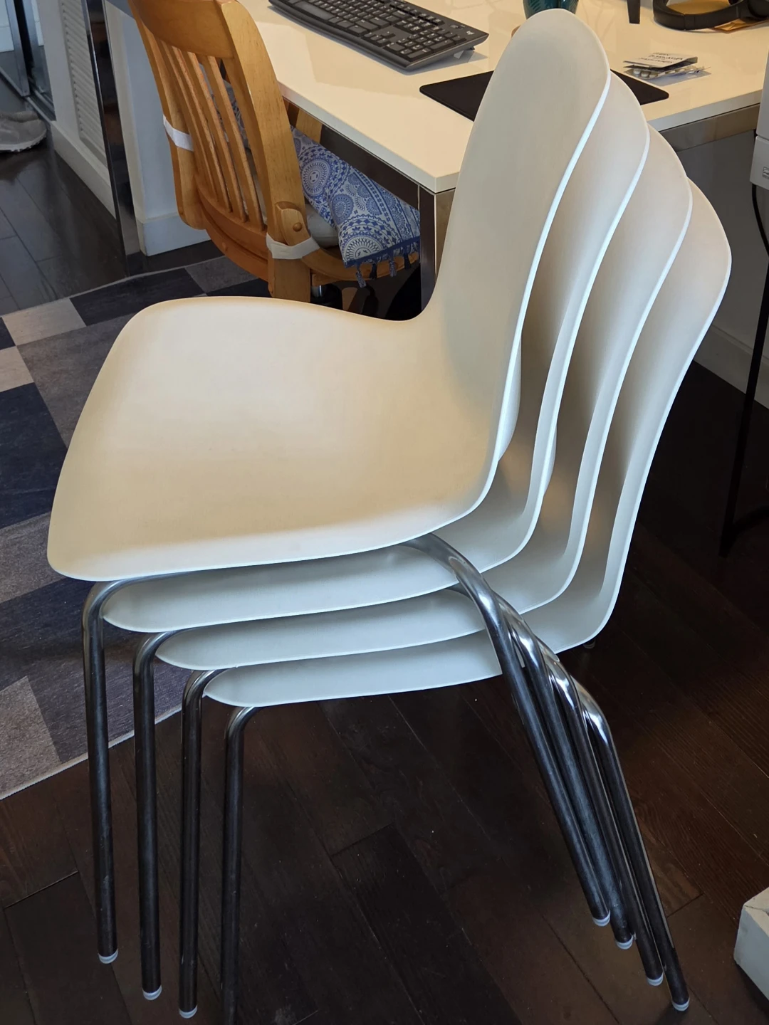 White Modern Table with Metal Frame & 4 Chairs - photo 3